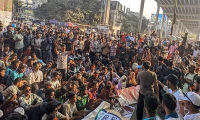 ৫ ঘণ্টা পর সড়ক-রেলপথ ছাড়লেন তিতুমীর কলেজের শিক্ষার্থীরা