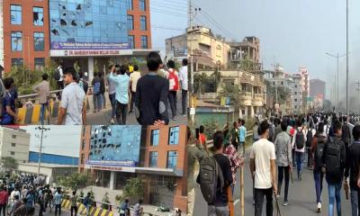 মোল্লা কলেজে শিক্ষার্থীদের ভাঙচুর, সংঘর্ষে রণক্ষেত্র ডেমরা