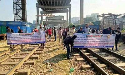 অবরোধ তুলে নিলেন রেলের অস্থায়ী শ্রমিকরা, ট্রেন চলাচল স্বাভাবিক