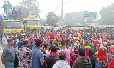 ঢাকা-ময়মনসিংহ মহাসড়ক অবরোধ করে শ্রমিকদের বিক্ষোভ, তীব্র যানজট