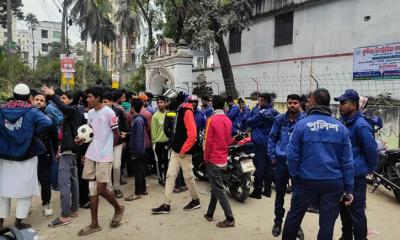 প্রকাশ্যে কিশোর গ্যাংয়ের অস্ত্রের মহড়া ও ককটেল বিস্ফোরণ