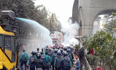 সাউন্ড গ্রেনেড-জলকামানে পণ্ড আউটসোর্সিং কর্মীদের অবস্থান কর্মসূচি