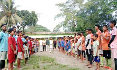 মাদকমুক্ত সমাজ গড়তে কটিয়াদীতে প্রীতি ফুটবল ম্যাচ