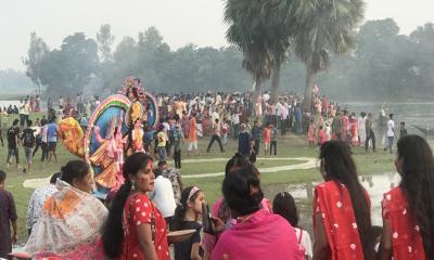 প্রতিমা বিসর্জনের মধ্য দিয়ে শেষ হলো আত্রাইয়ে শারদীয় দুর্গোৎসব