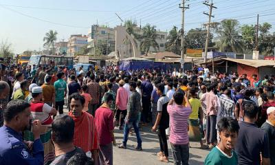 বাসে তুলে অটোরিকশাচালককে হত্যার প্রতিবাদ, বিচারের দাবিতে মহাসড়ক অবরোধ