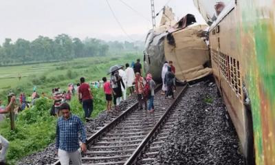 ভারতে দুই ট্রেনের সংঘর্ষে নিহত বেড়ে ১৫