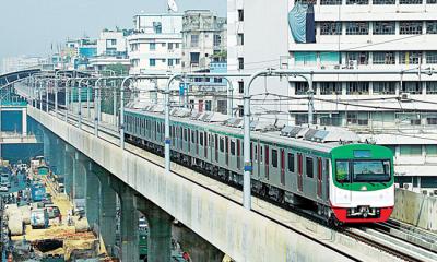 হঠাৎ বন্ধ মেট্রোরেল চলাচল