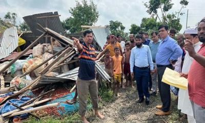 ঝড়ে লণ্ডভণ্ড বালিয়াডাঙ্গীর শত শত ঘরবাড়ি, শিশুসহ ৩ জনের মৃত্যু