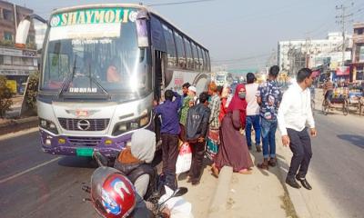 ঈদযাত্রায় ভোগান্তি বাড়াবে যত্রতত্র যাত্রী ওঠানামা