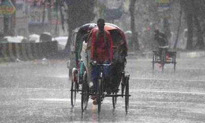 ৭২ ঘণ্টা সারা দেশে অতিভারি বৃষ্টি, পাহাড়ধসের শঙ্কা