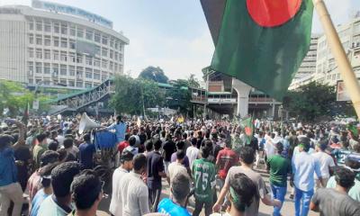 শিক্ষার্থীদের ‘বাংলা ব্লকেড’ কর্মসূচি শুরু, শাহবাগ  অবরোধ