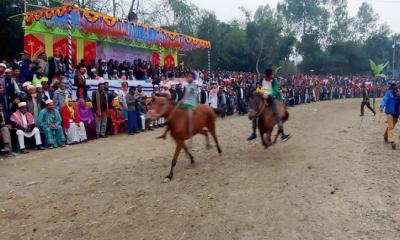 ইসলামপুরে গ্রাম বাংলার ঐতিহ্য ঘোড়া দৌড় ফাইনাল খেলা অনুষ্ঠিত