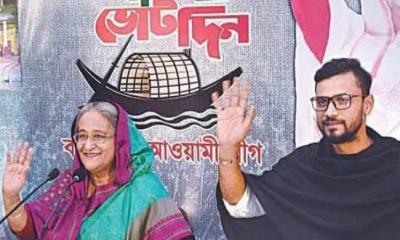 মাশরাফি দ্বিতীয়বার নির্বাচিত হয়ে উন্নয়নের প্রতিশ্রুতি দিয়ে ফেসবুকে স্ট্যাটাস