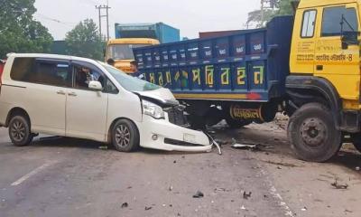 নরসিংদীতে মরজালে কাভার্ডভ্যান চাপায় প্রাণ গেল দুই মোটরসাইকেল আরোহীর