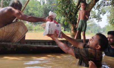 শেরপুরে বন্যার্তদের মাঝে ত্রাণ সামগ্রী বিতরণ করলেন: ইদ্রিস গ্রুপ অব কোম্পানি লিমিটেড