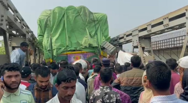 সুনামগঞ্জ দিরাই মদনপুর সড়কে বেইলী সেতু দেবে যাওয়া যান চলাচল বন্ধ,যাত্রী র্দূভোগ চরমে