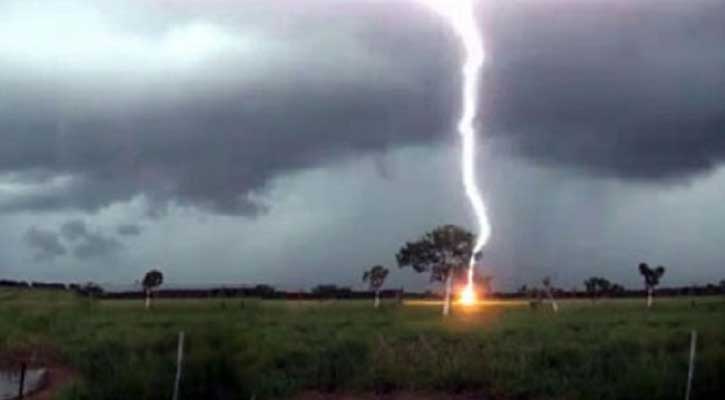 গাইবান্ধায় পৃথক বজ্রপাতে দুইজনের মৃত্যু