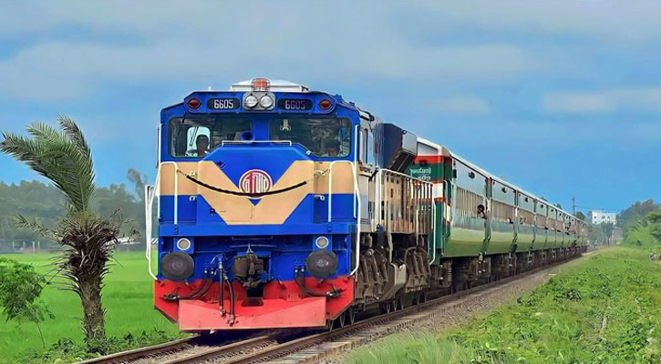 ১১ ঘণ্টা পর খুলনার সঙ্গে সারাদেশের ট্রেন চলাচল স্বাভাবিক