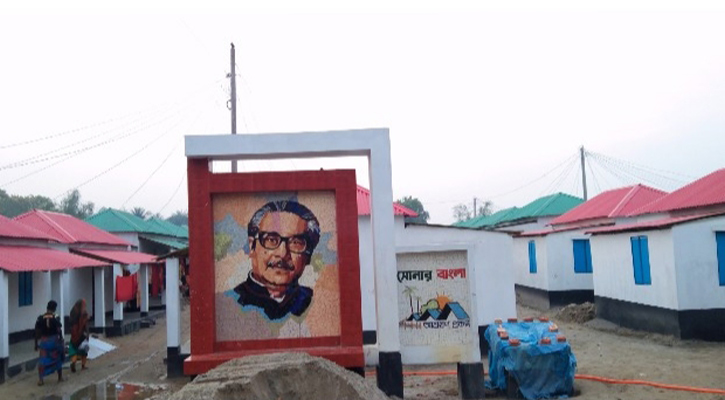 উল্লাপাড়ায় শান্তির নীড় সোনার বাংলায় ১৫৬ পরিবার