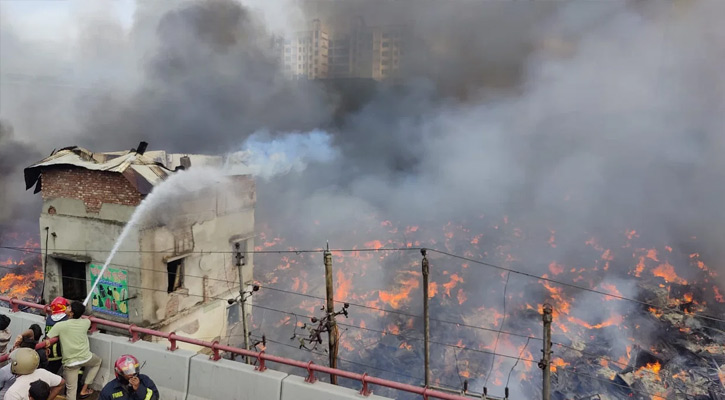 হামলা ও কাজে বাধা দেওয়ায় ৩০০ জনের বিরুদ্ধে মামলা