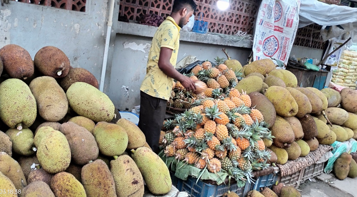 শ্রীমঙ্গলে মৌসুমি ফলের সমাহার