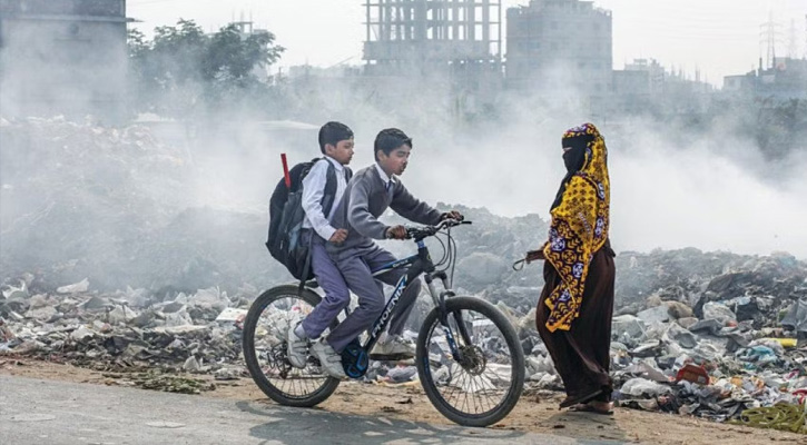 বায়ুদূষণে আজ শীর্ষ তিনে ঢাকা