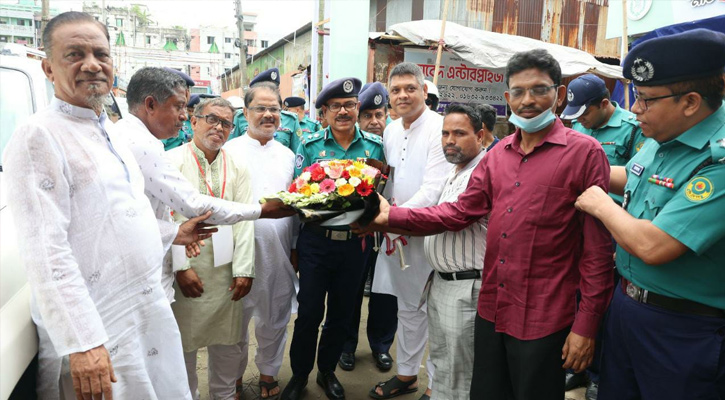 মইজ্জারটেক গরুরহাট পরিদর্শনে সিএমপি কমিশনার