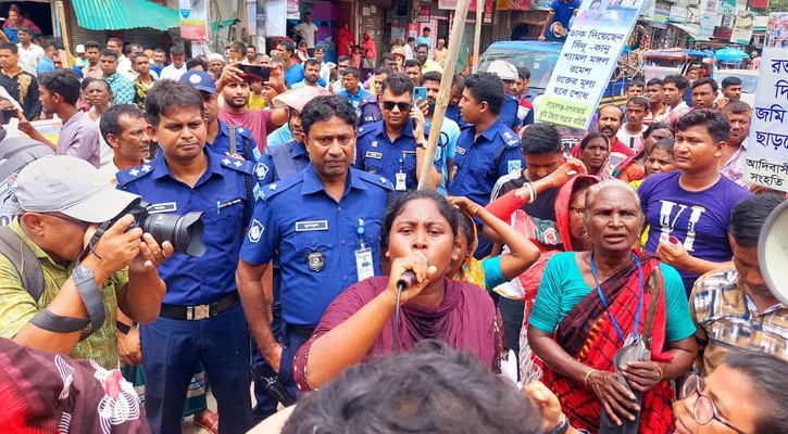 গোবিন্দগঞ্জে বিভিন্ন দাবিতে সাঁওতালদের মহাসড়ক অবরোধ