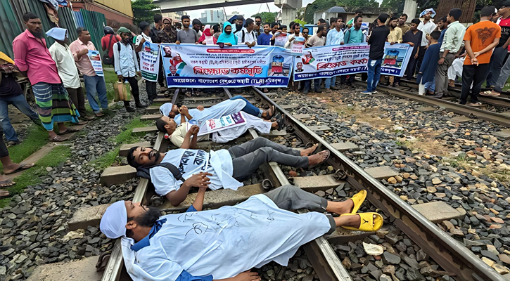 শ্রমিকদের অবরোধে ঢাকার সঙ্গে সারাদেশের রেলযোগাযোগ বন্ধ