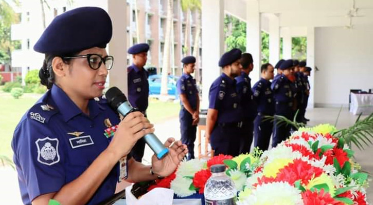 নড়াইল জেলা পুলিশের কিট প্যারেড পরিদর্শন করেন এসপি সাদিরা খাতুন