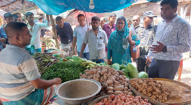 মানিকগঞ্জে ৩ প্রতিষ্ঠানকে ভোক্তার জরিমানা