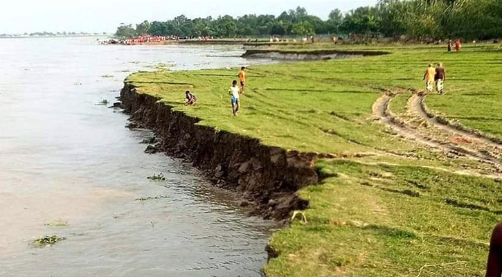 পদ্মার ভাঙ্গনে মানচিত্র থেকে হারিয়ে যেতে পারে নারায়নপুর ইউনিয়ন