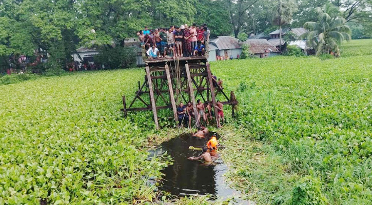 সেতু ভেঙে মাইক্রোবাস খালে, ৯ বরযাত্রী নিহত