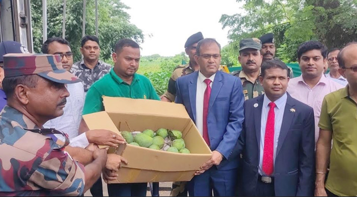 ত্রিপুরার মুখ্যমন্ত্রীকে আম ও ইলিশ পাঠালেন শেখ হাসিনা