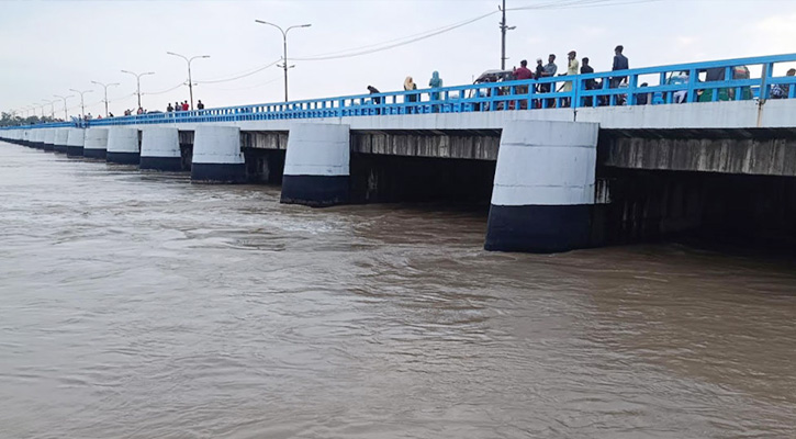 কর্তৃপক্ষ খুলে দিলো ব্যারেজের জলকপাট