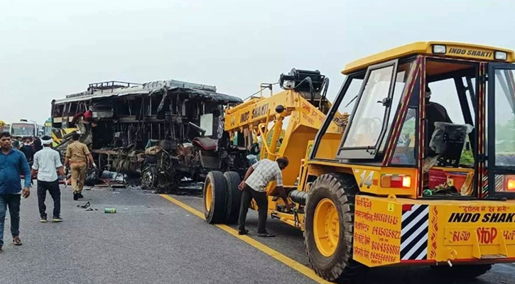 ভারতে এক্সপ্রেসওয়েতে ভয়াবহ দুর্ঘটনা, নিহত ১৮