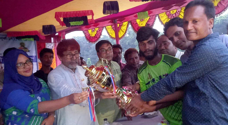 বড়াইগ্রামে বঙ্গবন্ধু গোল্ডকাপ ফুটবল টুর্নামেন্টে মাঝগাঁও ইউপি চ্যাম্পিয়ন