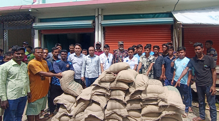 থানচিতে কর্মহীন গাইড সদস্যদের আর্থিক সহায়তা প্রদান