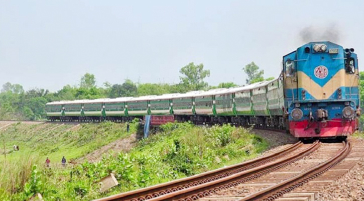 স্বল্প পরিসরে  ট্রেন চলাচল শুরু