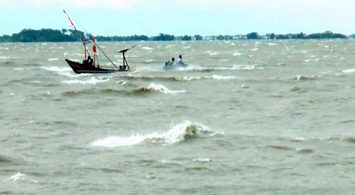 মেঘনায় ট্রলার ডুবি, উদ্ধার ৫ নিখোঁজ ৮ জেলে