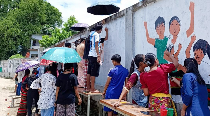 থানচিতে প্রতিবাদী কন্ঠে দেয়ালে গ্রাফিতি আঁকছে শিক্ষার্থীরা