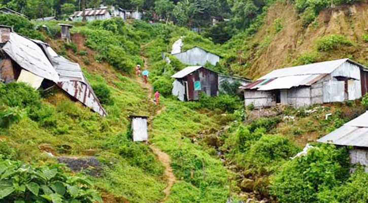 চট্টগ্রামে ভারী বর্ষণে ফলে পাহাড় ধসের আশংকা