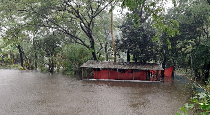 লক্ষ্মীপুরে ৬ লাখ মানুষ পানিবন্দি