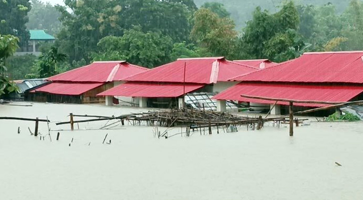 রাঙ্গামাটিতে পাহাড়ধস, বন্যা পরিস্থিতির অবনতি