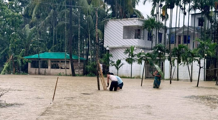 কক্সবাজারে টানা বর্ষণ ও পাহাড়ি ঢলে লক্ষাধিক মানুষ পানিবন্দি