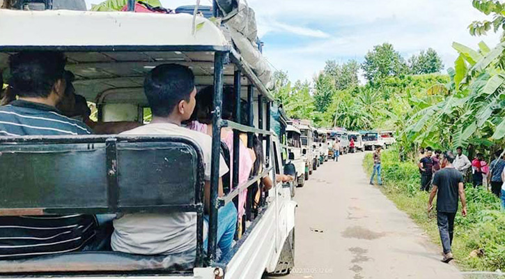 সাজেকে আটকে পড়া পর্যটকরা ফিরছেন