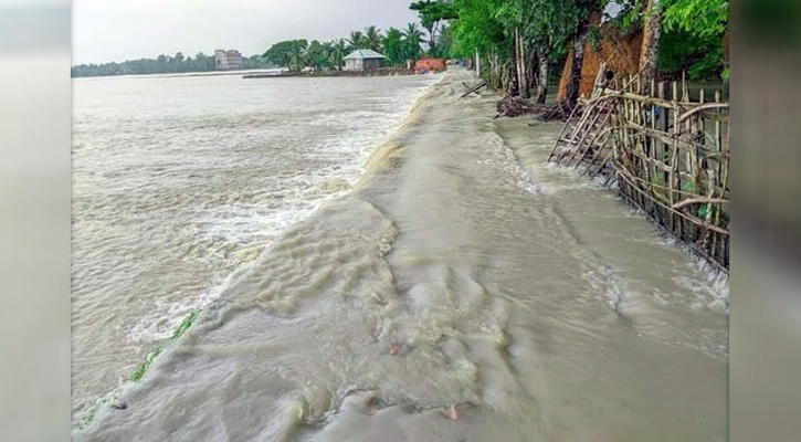 মেরামত হয়নি বেড়িবাঁধ, দুর্ভোগে ১৫ হাজার মানুষ