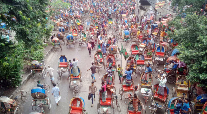 আলটিমেটাম দিয়ে শাহবাগ ছেড়েছে রিকশাচালকরা