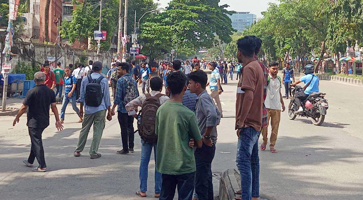 সায়েন্সল্যাবে শিক্ষার্থীদের মধ্যে সংঘর্ষ, ধাওয়া পাল্টা-ধাওয়া