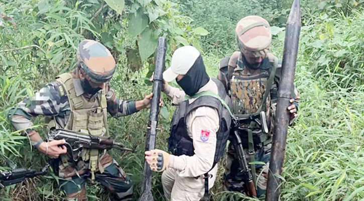 মণিপুরে গোপন অস্ত্রাগারের সন্ধান, জব্দ বেশ কিছু যুদ্ধাস্ত্র